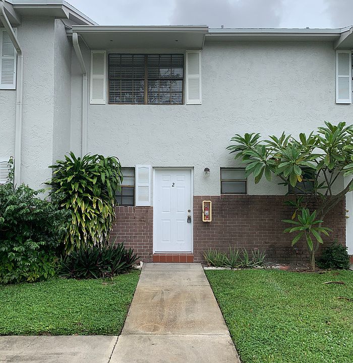 1st image of 427 N Cypress Dr APT 2