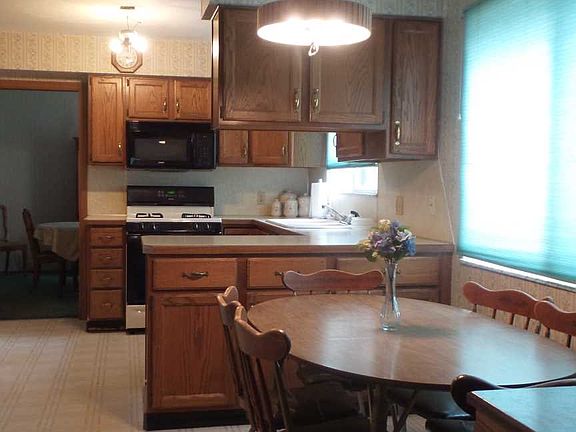 4th image of 7589 Comstock Dr