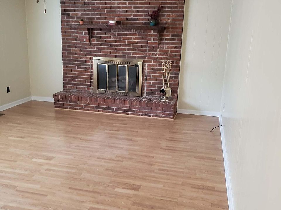 1st image of 6913 Hampton Wood Cir