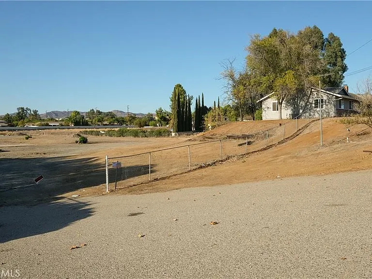 41851 Kalmia St — Photo 4