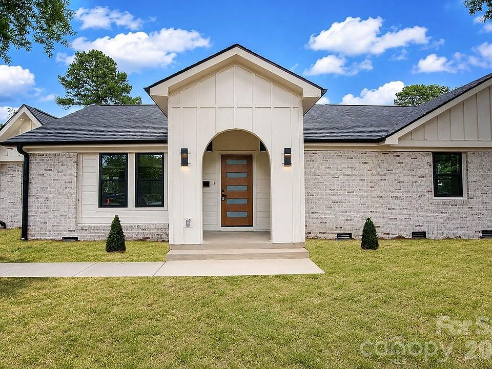 1st image of 409 Scaleybark Rd
