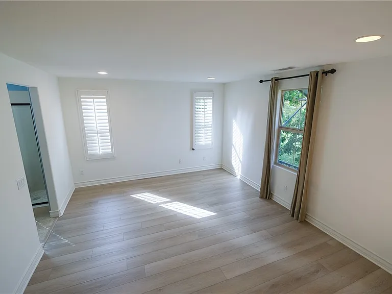 47 Latitude — Photo 22