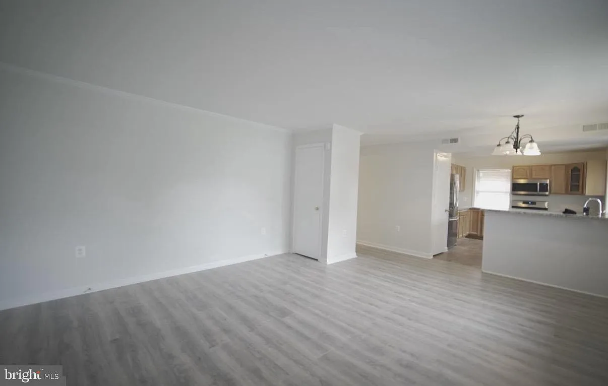 3 bed, 1014 sqft, $2,230 — Photo 3