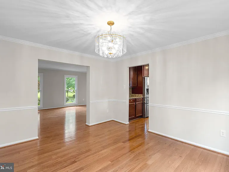 1119 Halesworth Dr — Photo 10