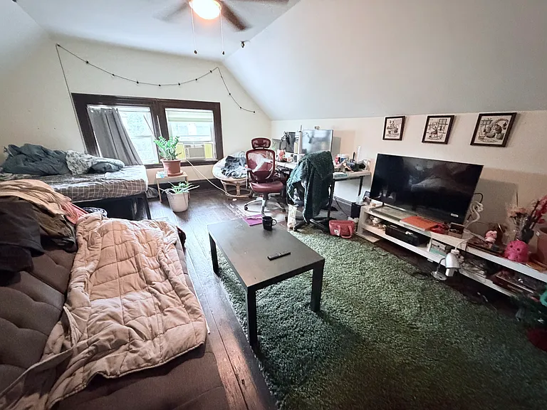 149 Strathmore Rd #10 — Photo 2