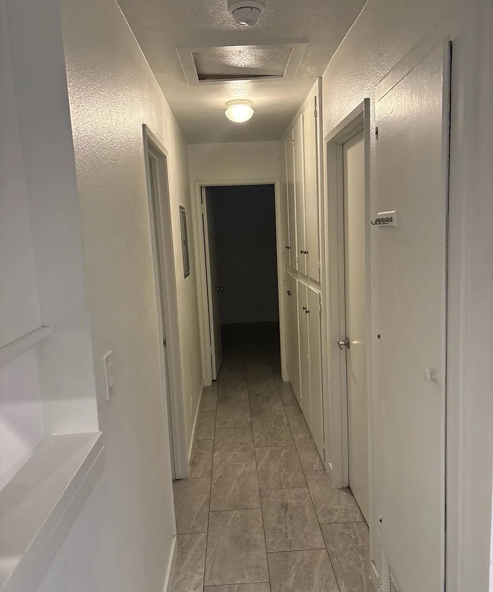 2 bed, 950 sqft, $2,700 — Photo 4