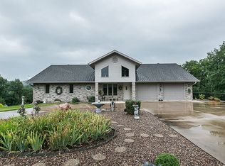 974 Whispering Ln, Hazel Green, WI 53811