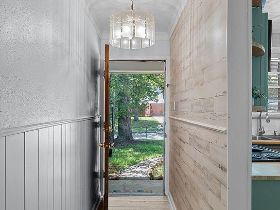 2nd image of 122 Miriam Ln