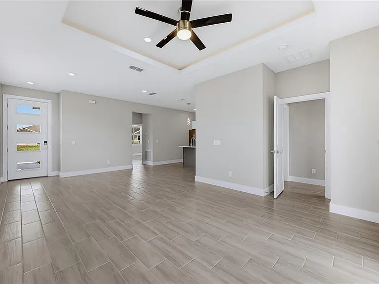 804 Colville Dr — Photo 12
