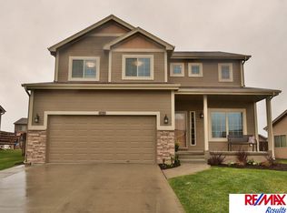 8705 S 69th St, Papillion, NE 68133
