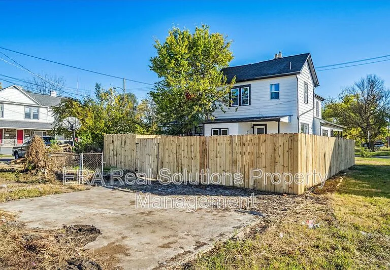 105 Rodgers Ave — Photo 45