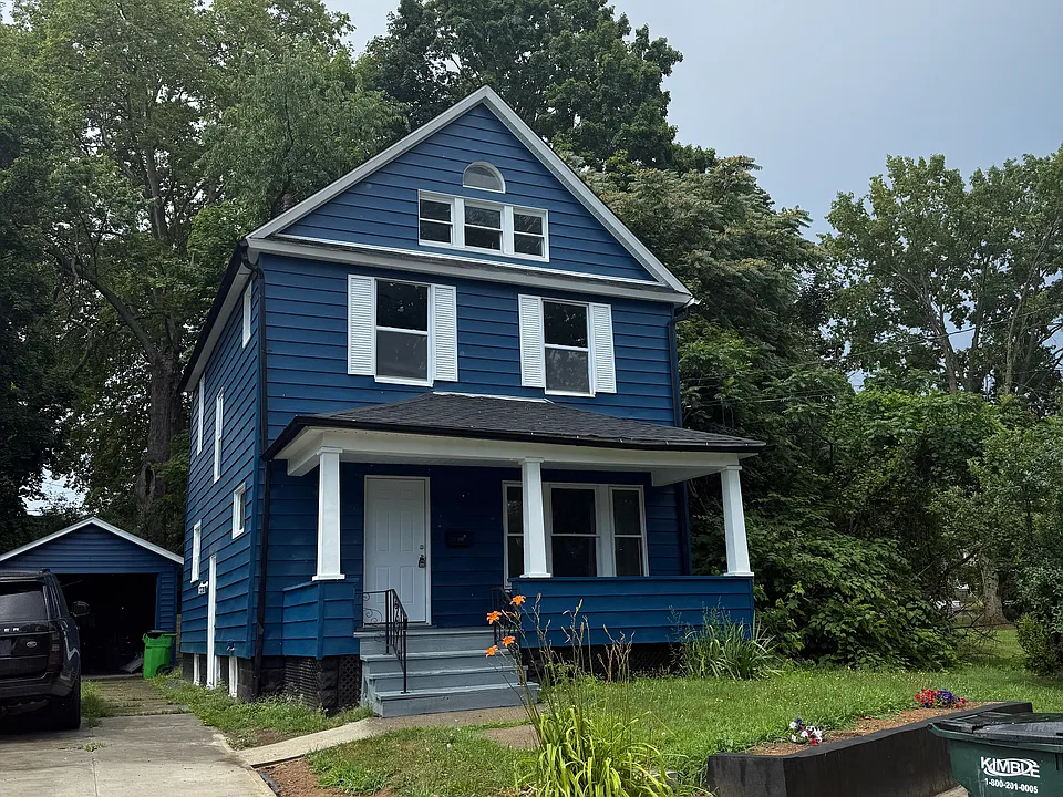 582 Wooster Rd N