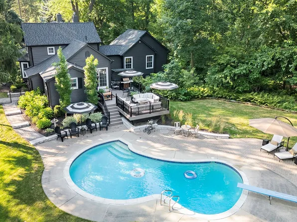 1266 Washington Rd, Rochester, MI 48306