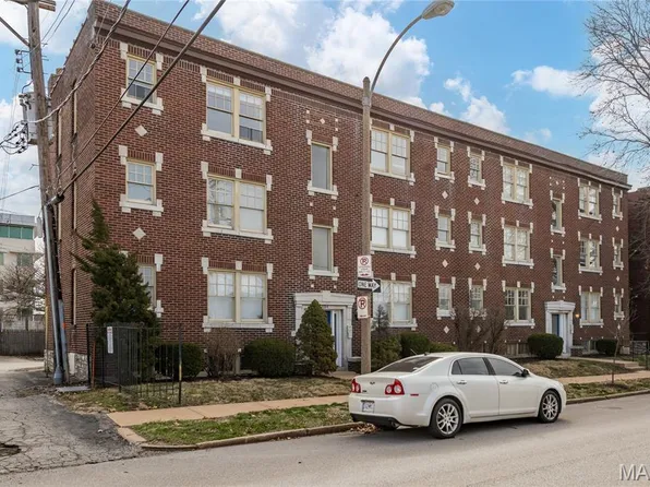 1014 Oakview Pl, Saint Louis, MO 63110