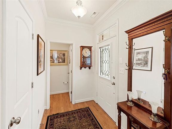 3rd image of 1008 Warrington Blvd