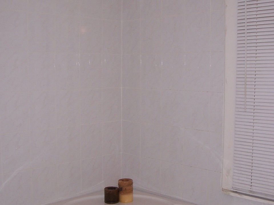 Apt3 Ba 1/Garden tub