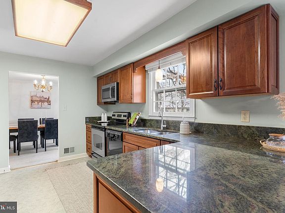 4th image of 6506 Stonedale Ln