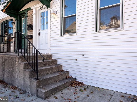 3rd image of 206 S 9th St