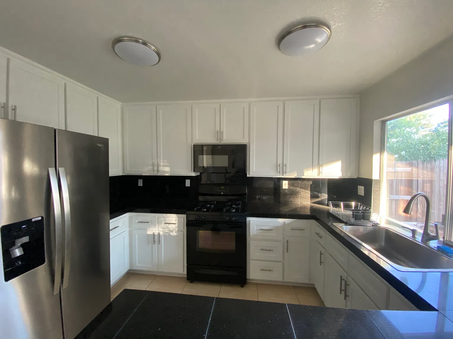 4 bed, 1800 sqft, $890 — Photo 1