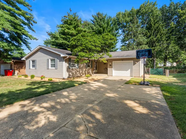 2306 Southmoor Dr, Champaign, IL 61821