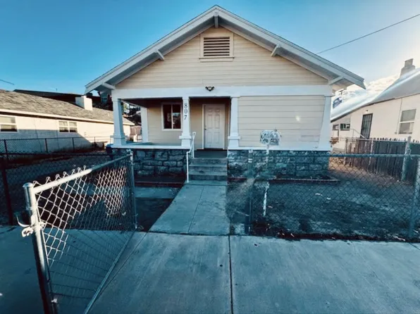 807 4th St, Needles, CA 92363