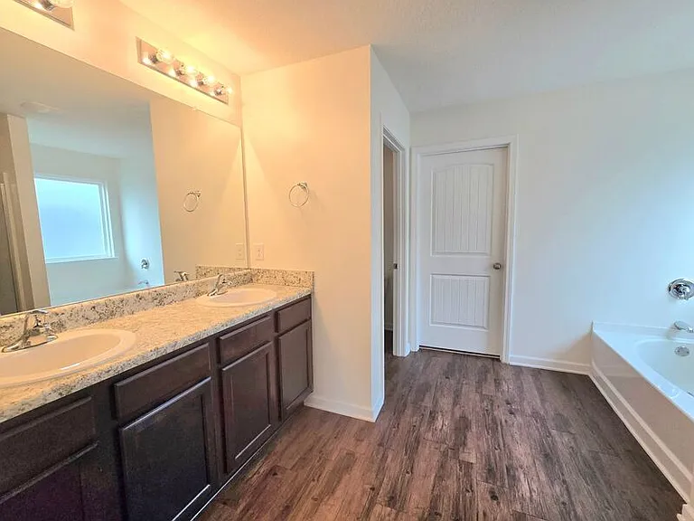 5860 Magnolia Bend Blvd — Photo 9