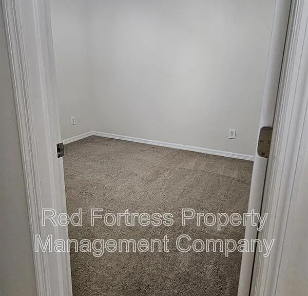 5202 30th St SW — Photo 4