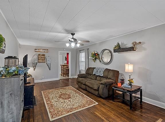 3rd image of 420 Bellevue Dr