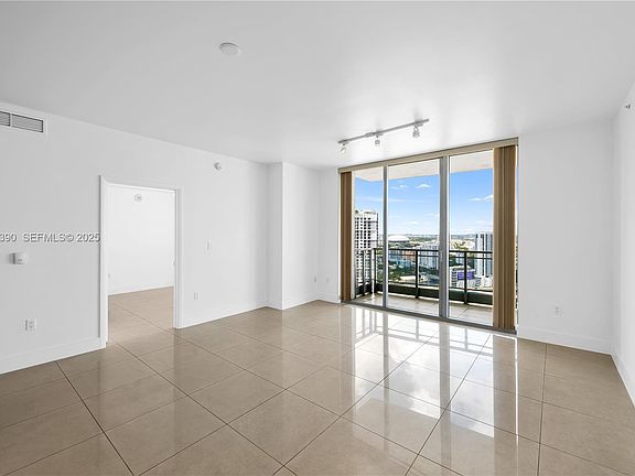 5th image of 90 SW 3rd St APT 3305