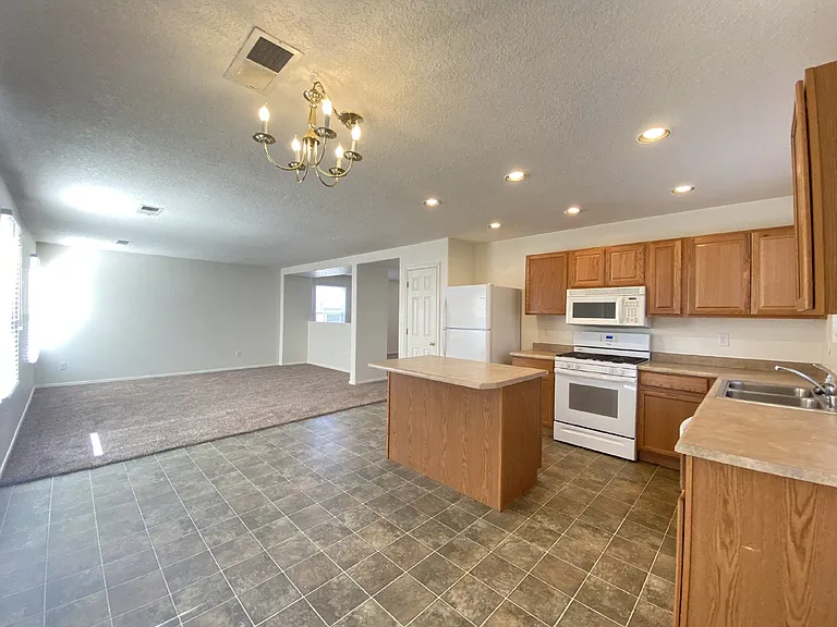 2173 Sagecrest Loop NE — Photo 6