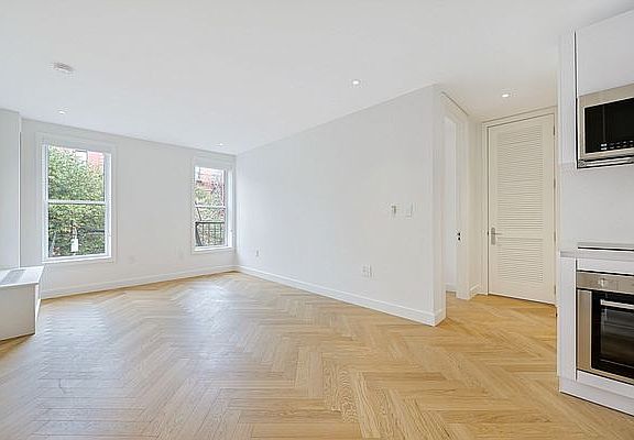 3rd image of 411 14th St APT 3R