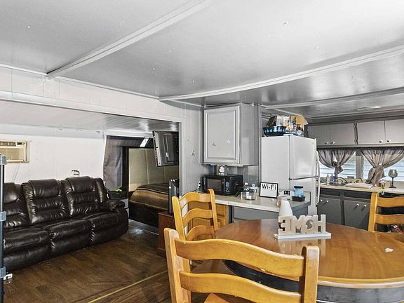 2nd image of 1616 21st St S #301