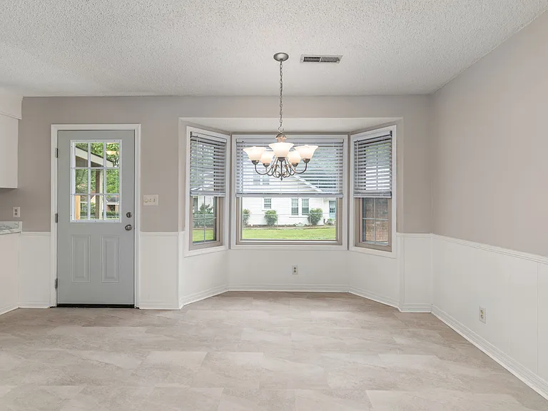 1618 Chisholm Rd — Photo 8