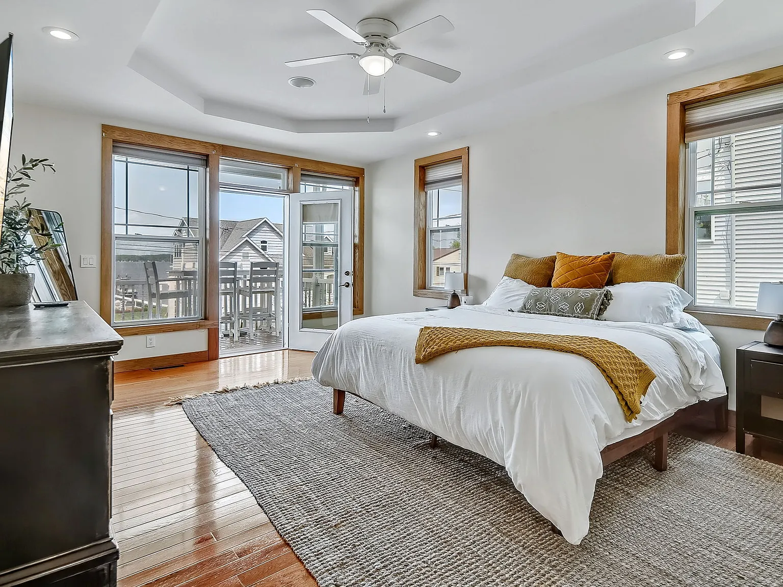 4 bed, 3.5 bath, 2710 sqft, $3,950 — Photo 3