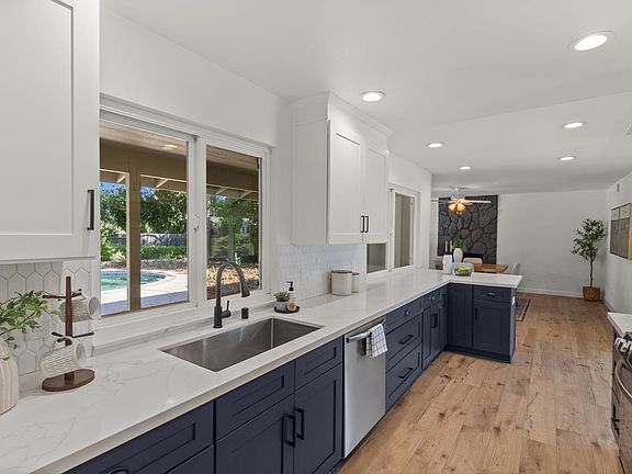 5th image of 5325 Paragon St