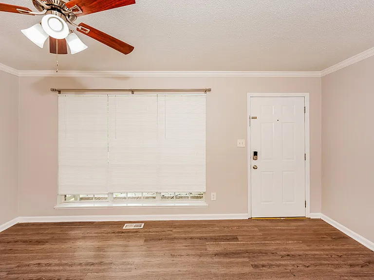 5839 Brenda Dr — Photo 12