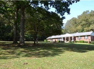 704 Hickory Ln SW, Russellville, AL 35653