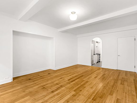 5th image of 310 E 44th St APT 204