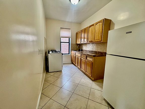 5th image of 3248 30th St #D4