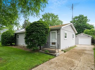 555 N Westlawn Ave, Aurora, IL