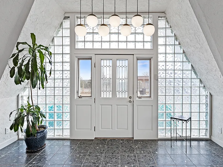 7005 Lake View Point Dr — Photo 1