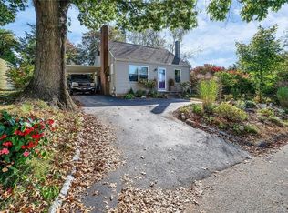 19 Stone St, Waterford, CT 06385