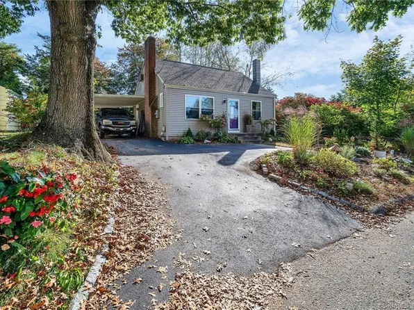 19 Stone Street, Waterford, CT 06385