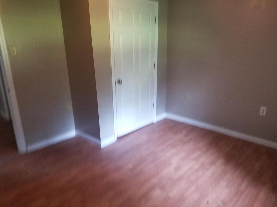 1st image of 512 Laird St