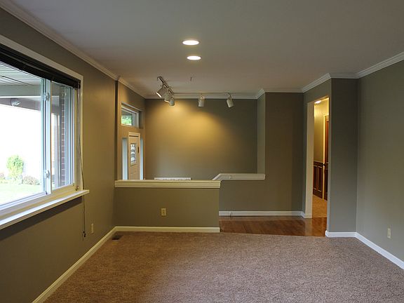 5th image of 569 Blossomhill Ln