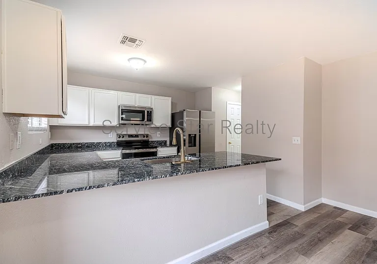 9425 W Wilshire Ave — Photo 10