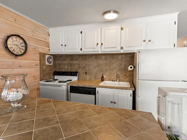 12 Harris Ave — Photo 8