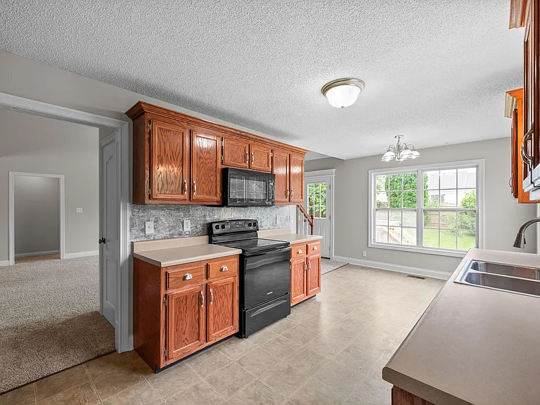 706 Shamrock Ct — Photo 14
