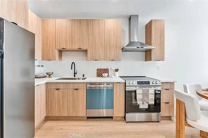 3 bed, 2.0 bath, 760 sqft, $3,600 — Photo 4