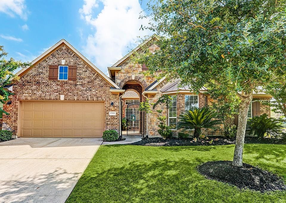 Located in the heart of Master Planned Community of Cinco Ranch is this WOW factor 1 1/2 story home with many special features.
